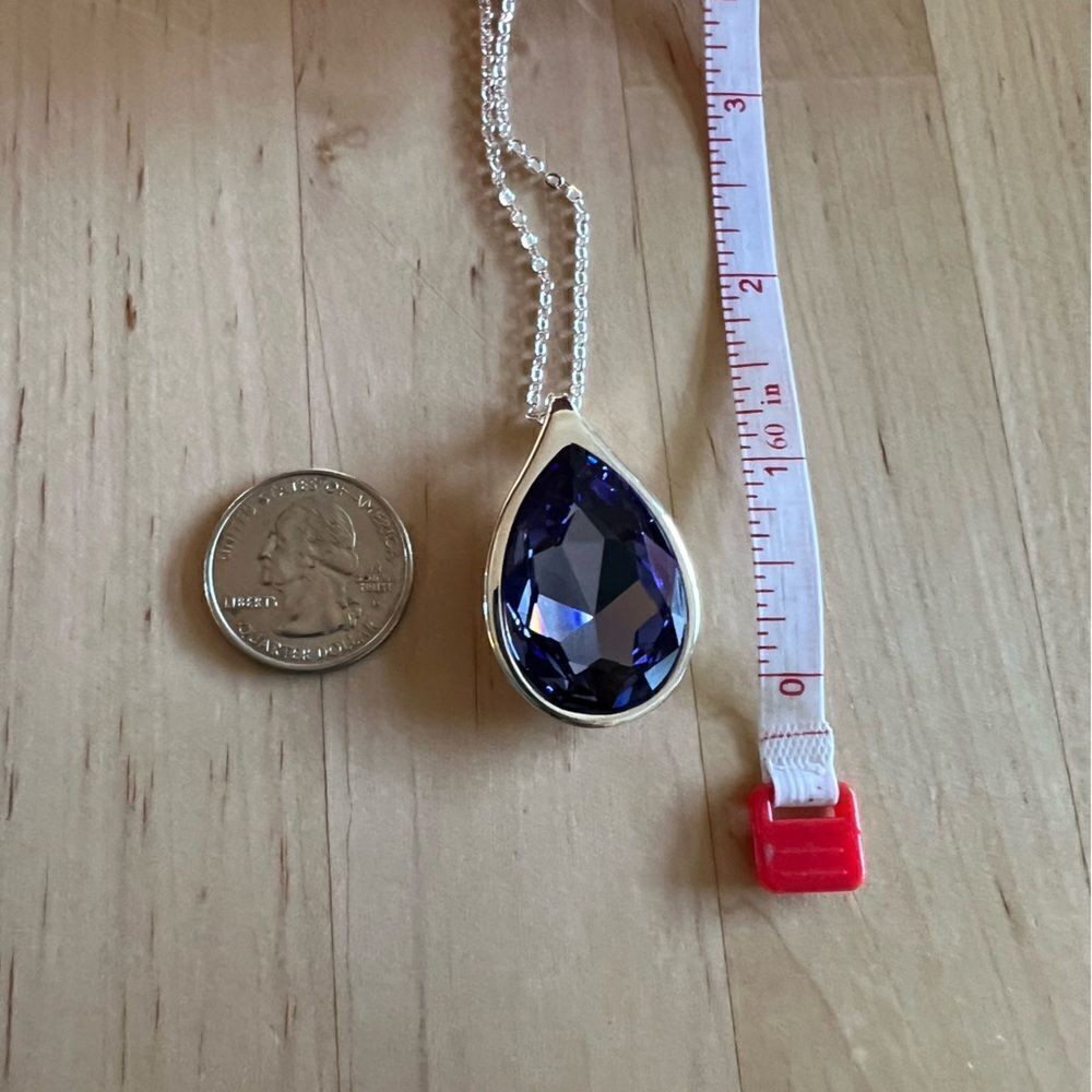 Handcrafted necklace with green peridot crystal and chain - Picture 5 of 6